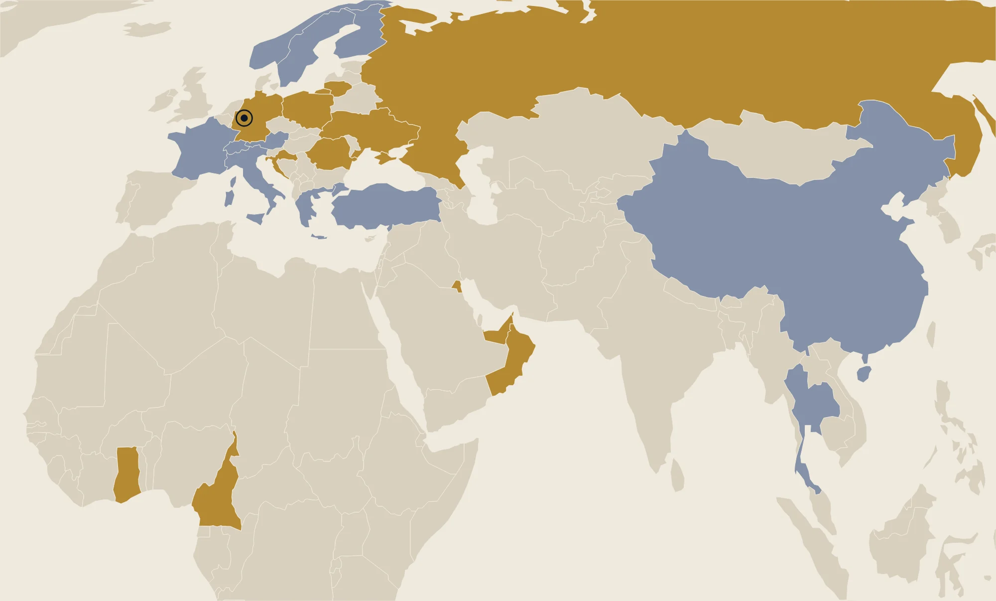 Karte von Europa, Afrika und Asien: Gold markiert sind die zwölf Länder mit belegten AWAS-Projekten, Blau die elf weiteren Länder mit Tochtergesellschaften oder Büros, ein Punkt zeigt den Sitz in Wilnsdorf.